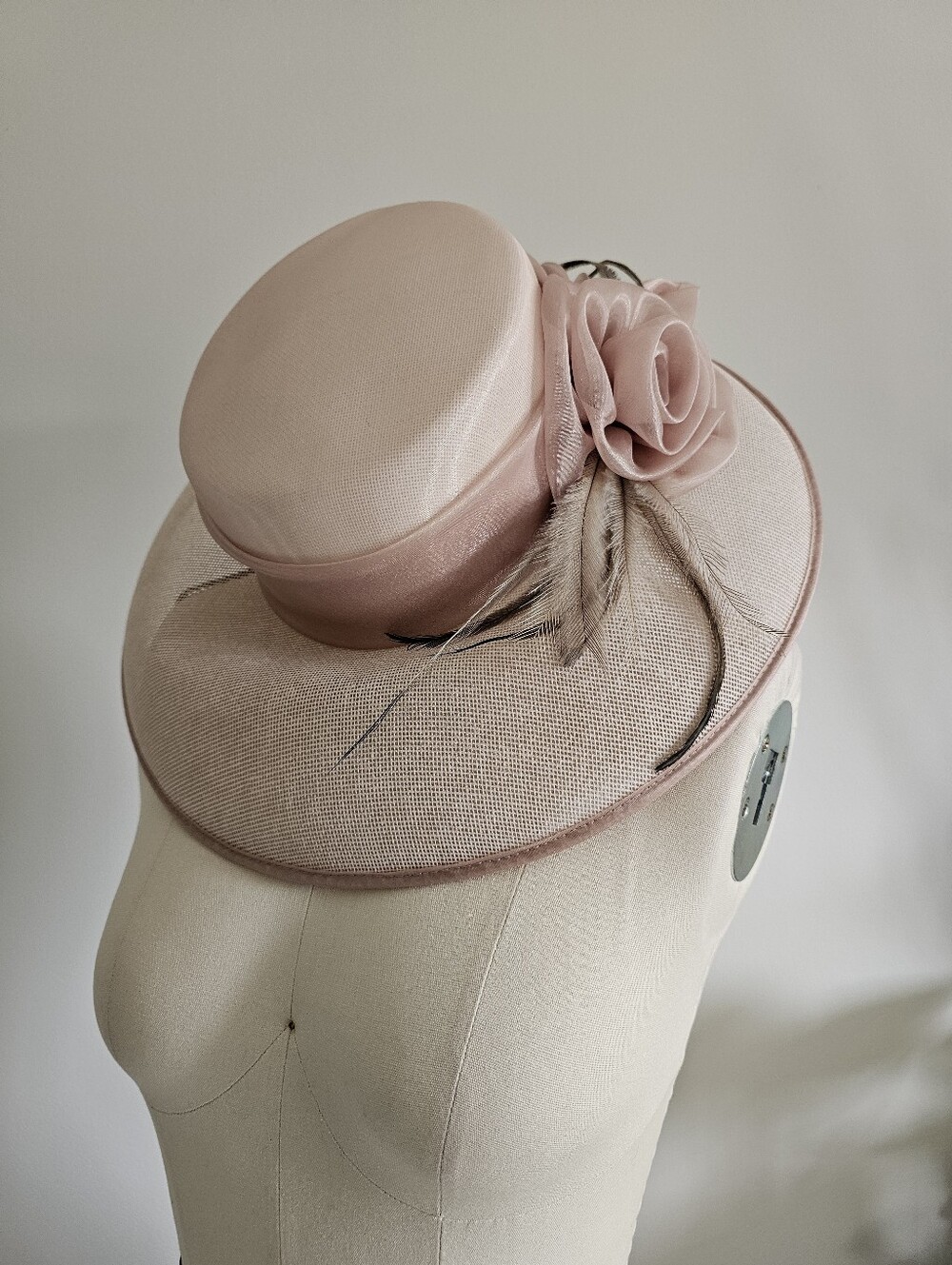 VINTAGE blush pink hat with fabric rosette and feathers